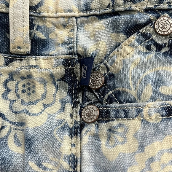 Rock & Republic Berlin Bleached Floral Print Skinny Jeans - Picture 8 of 11
